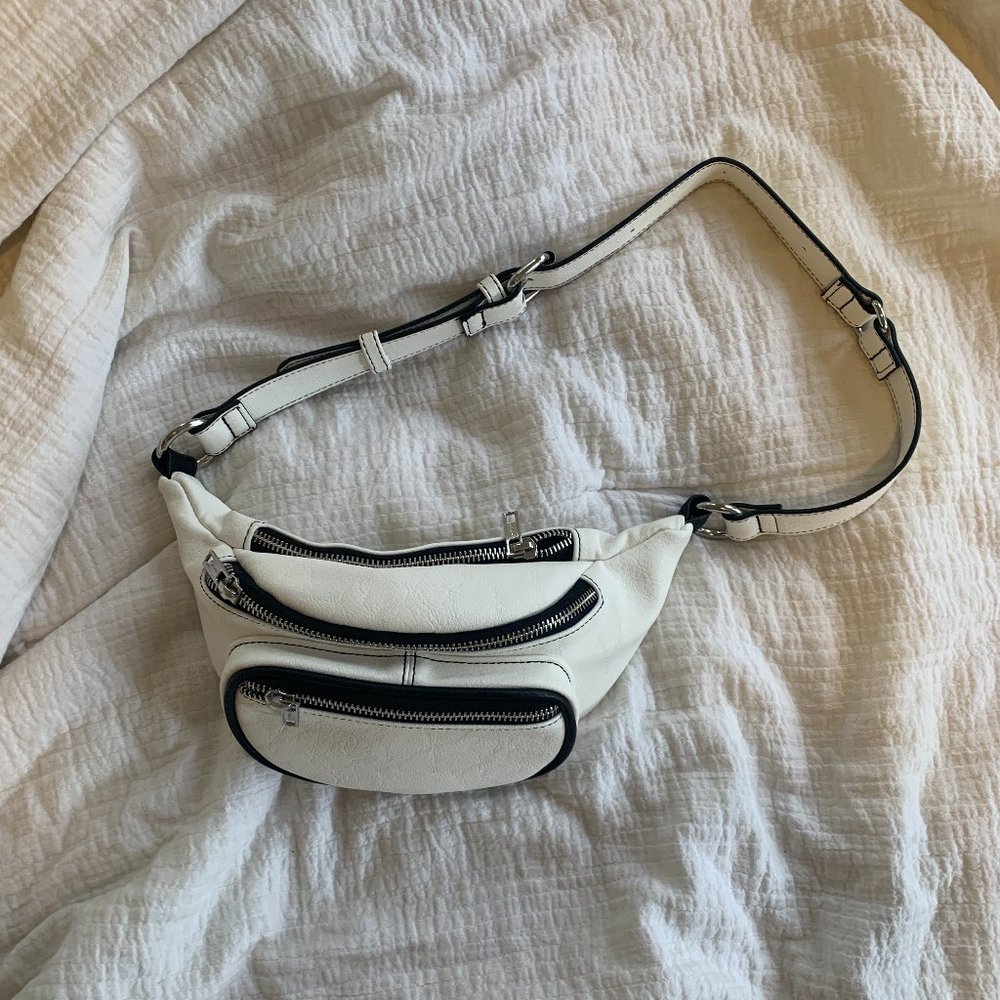 white brandy melville fanny pack